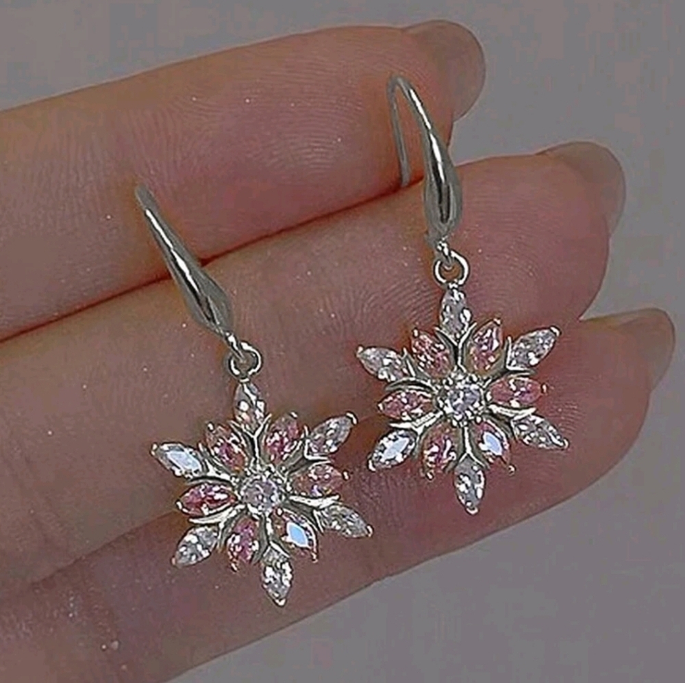 ✨3 FOR &28✨🆕❄️PINK ICE SNOWFLAKE EARRINGS❄️